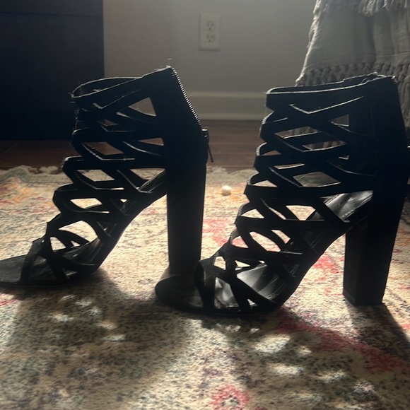 Forever 21 Black Suede heel - Picture 3 of 4